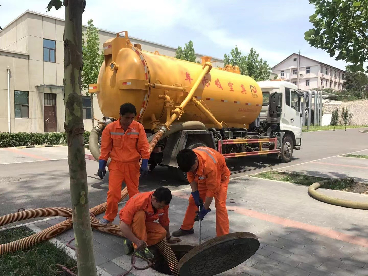 三江化粪池清理与5-8吨吸粪车施工效率分析